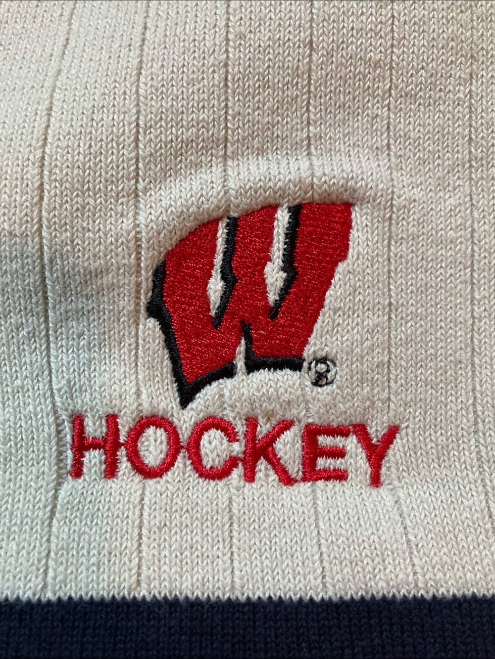 Vintage adidas V-neck Hockey Wisconsin Badger Sweater Vest - Picture 5 of 6